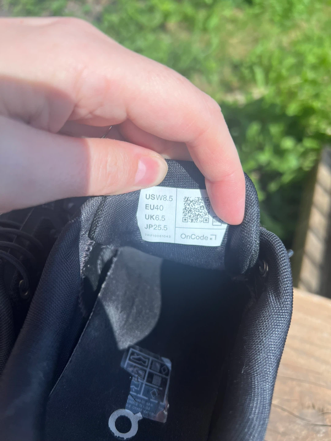 Woman’s On Cloud Running Shoes size 8.5 - photo 4