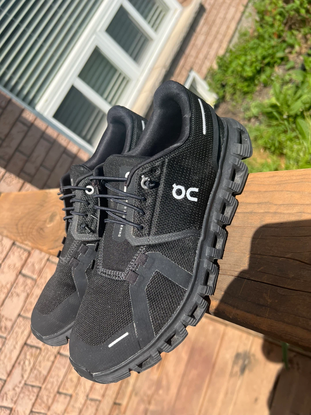 Woman’s On Cloud Running Shoes size 8.5 - photo 2