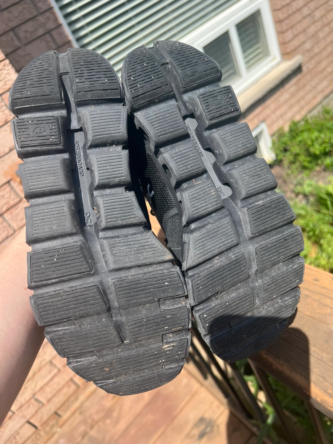 Woman’s On Cloud Running Shoes size 8.5 - photo 3