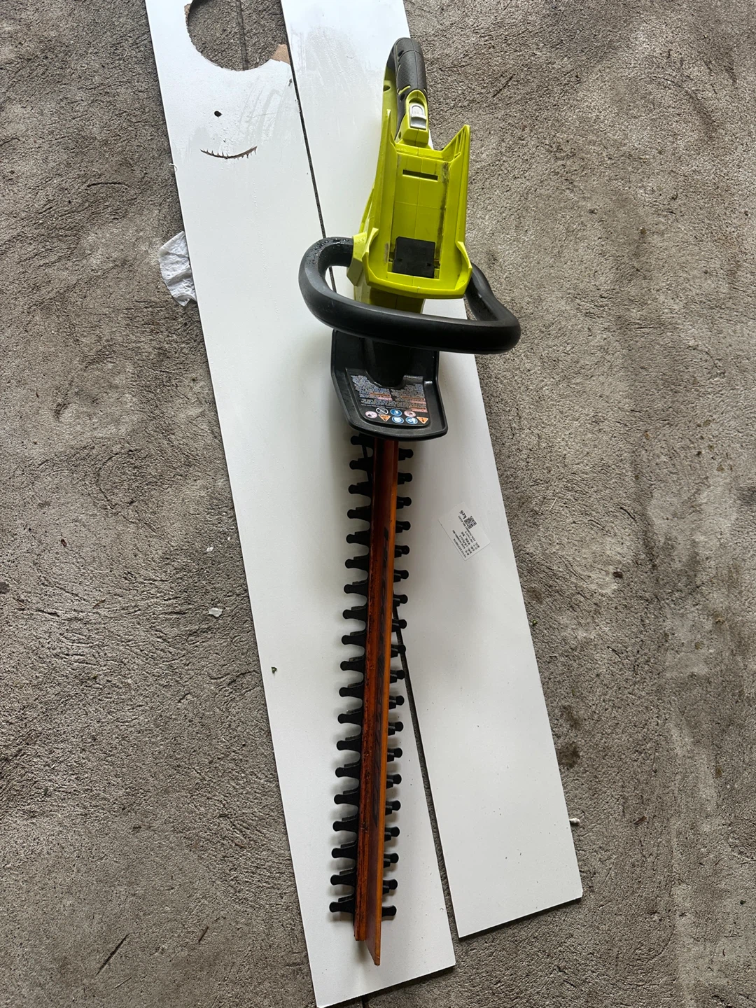 22 inch Ryobi Hedge Trimmer - photo 3