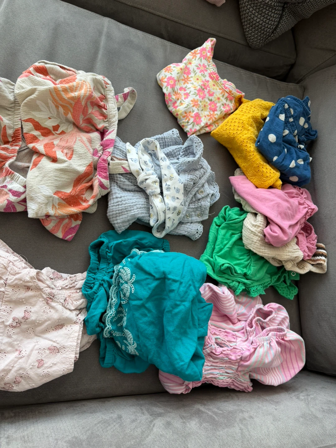 Bundle of Girls' Clothes - 12 months/ 18 months