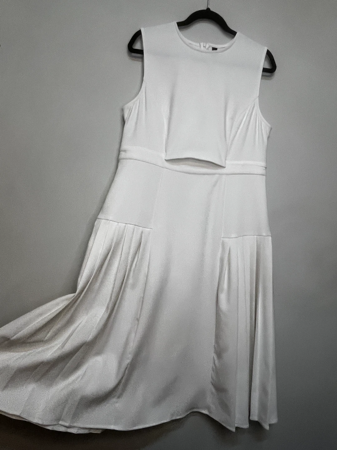 New without Tag - White Sleeveless Pleated Dress  - Size XL - photo 2