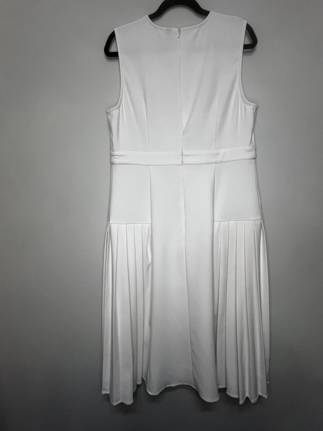 New without Tag - White Sleeveless Pleated Dress  - Size XL - photo 5