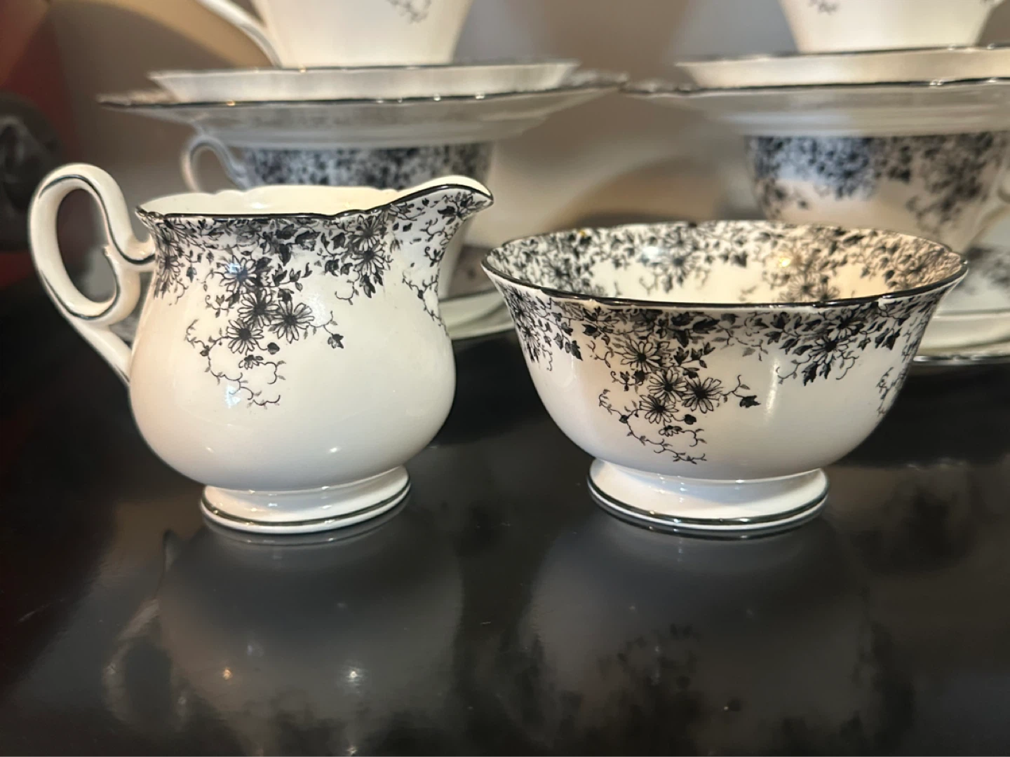Rare Shelley Bone China Black Ivy “ dainty pattern” - photo 2