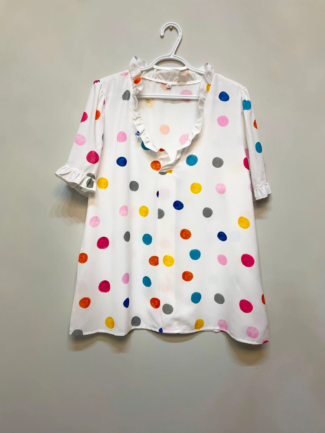 ✨Like New 🛍️ White Polka Dot Blouse with Ruffle Neckline - photo 2