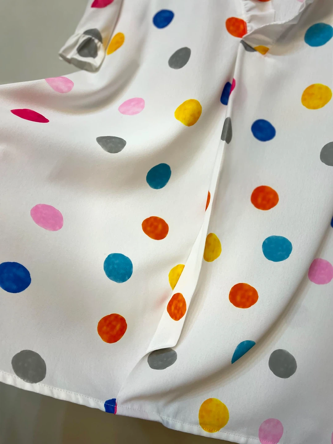 ✨Like New 🛍️ White Polka Dot Blouse with Ruffle Neckline