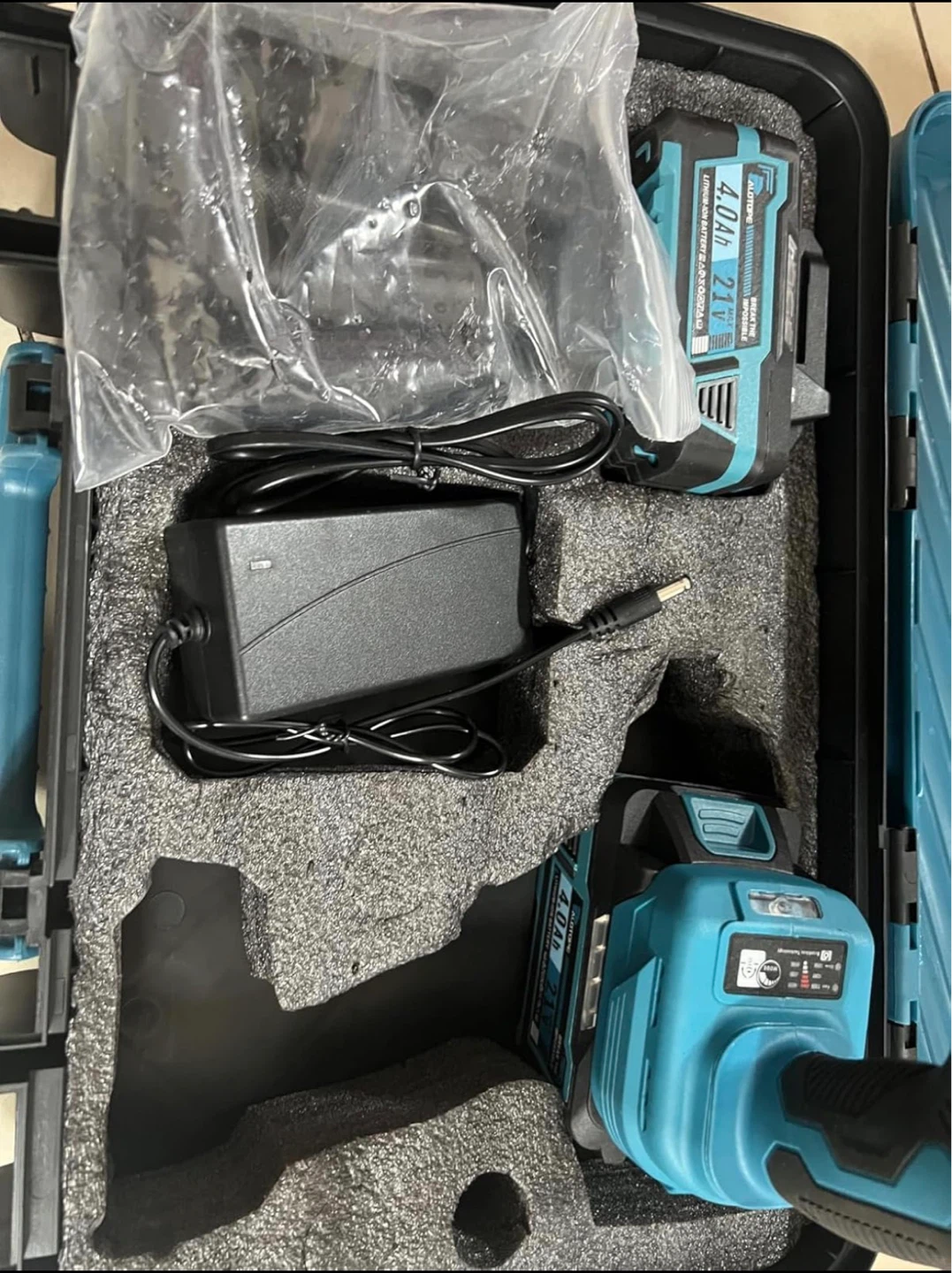 Cordless Impact Wrench Kit