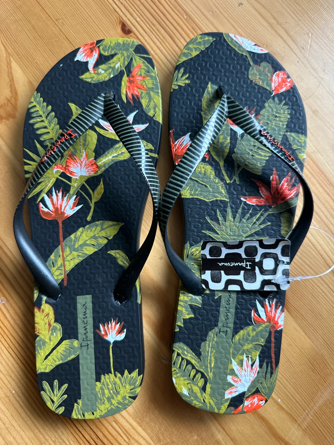 Ipanema Tropical Print Flip Flops Size 8