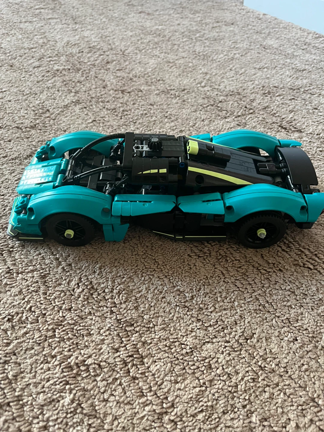 LEGO Technic Aston Martin - photo 2