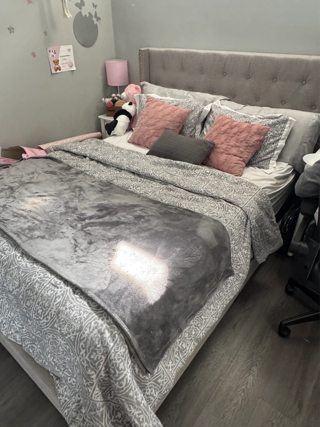 Queen Size Bed + Mattress - photo 2