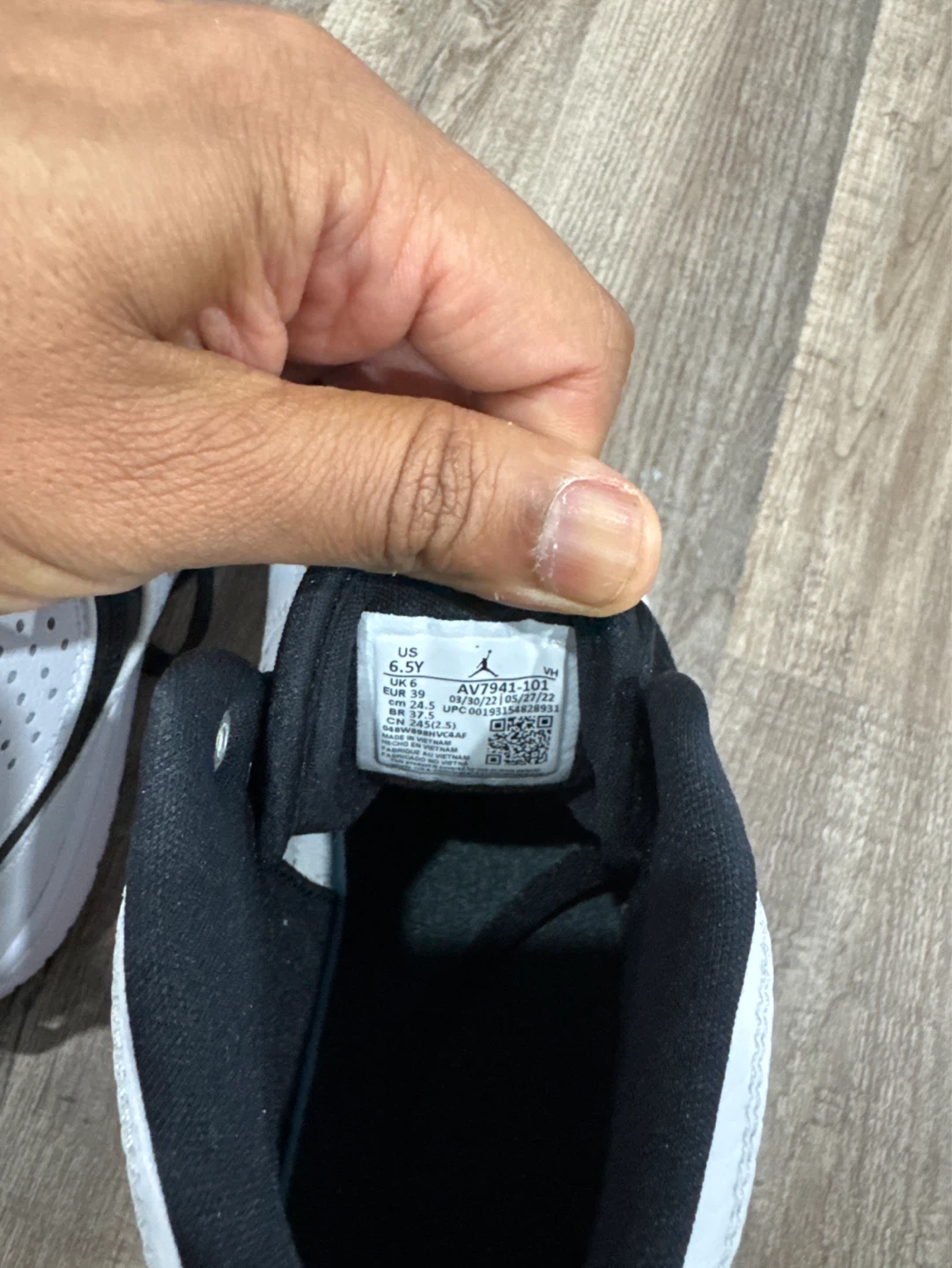 Jordan 1 Mid SE Youth Sneakers - photo 3