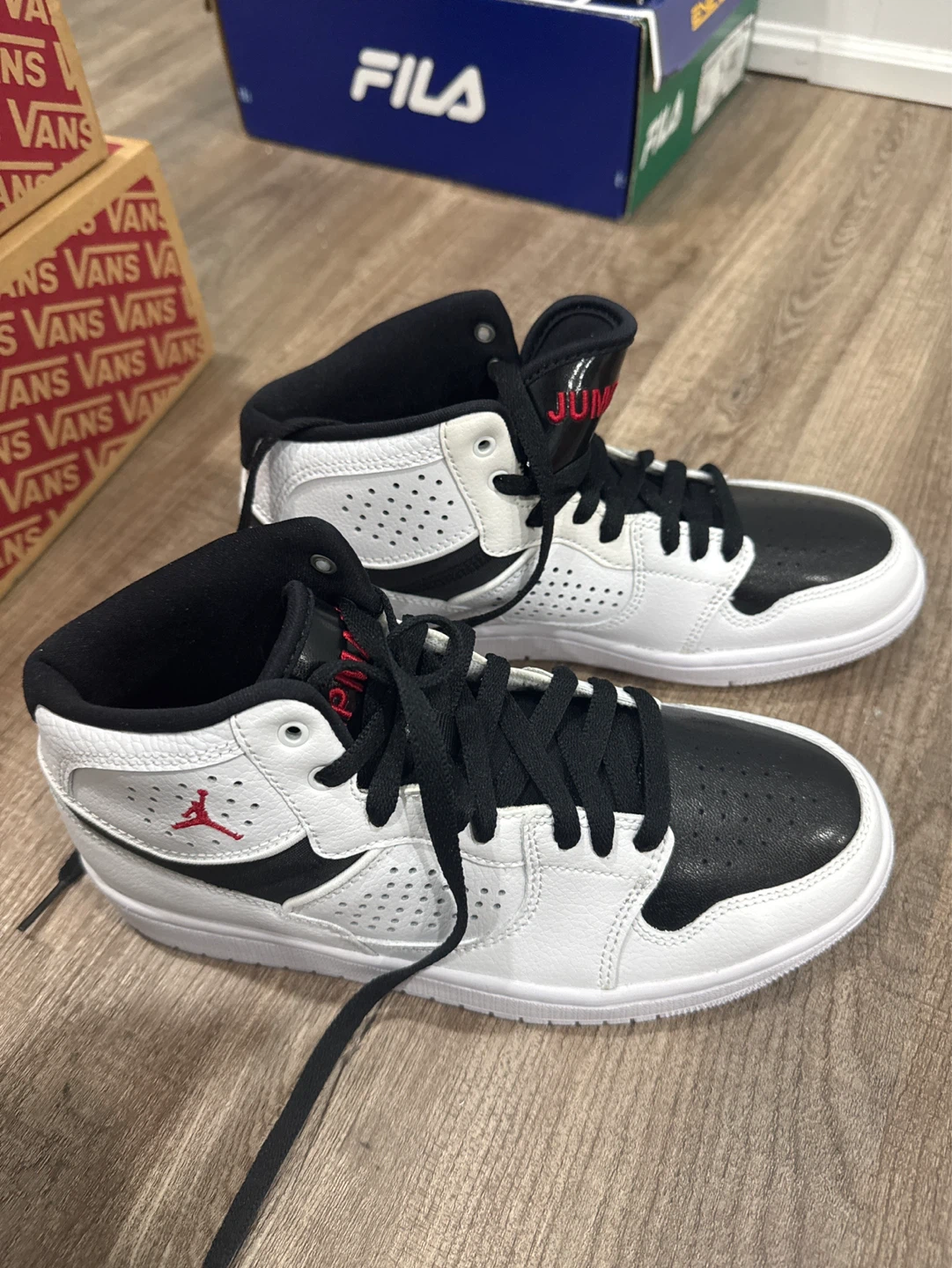 Jordan 1 Mid SE Youth Sneakers