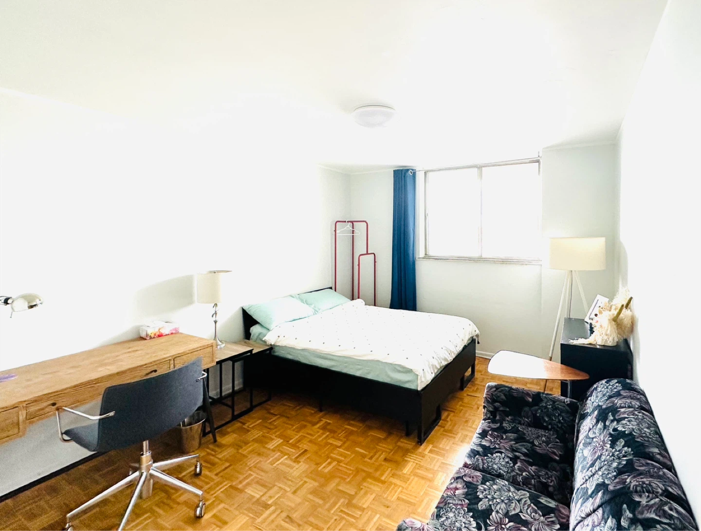 Sublet one bedroom apartment downtown - photo 2