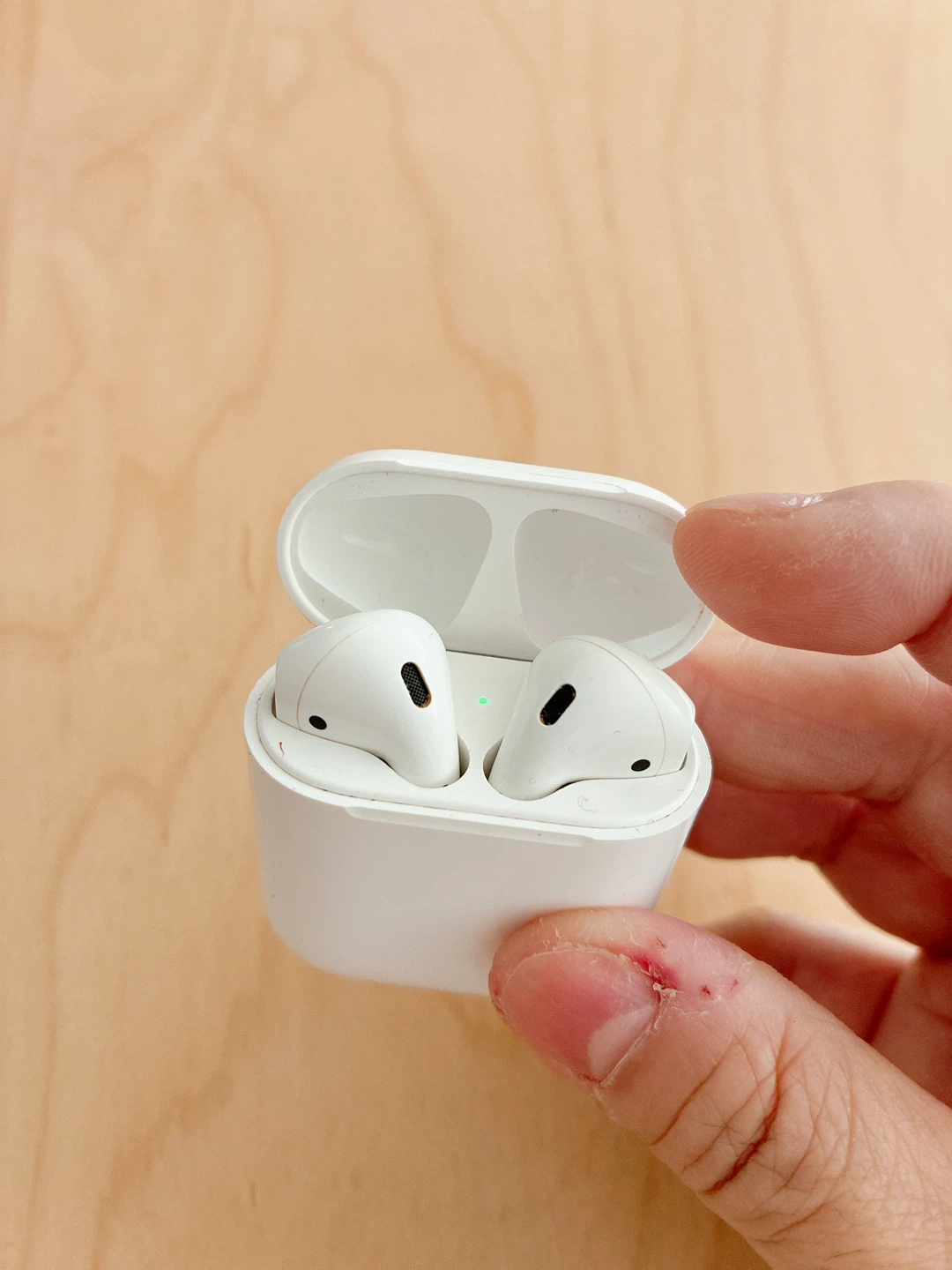 Apple AirPods (2nd Generation) Charging Case with EarPod