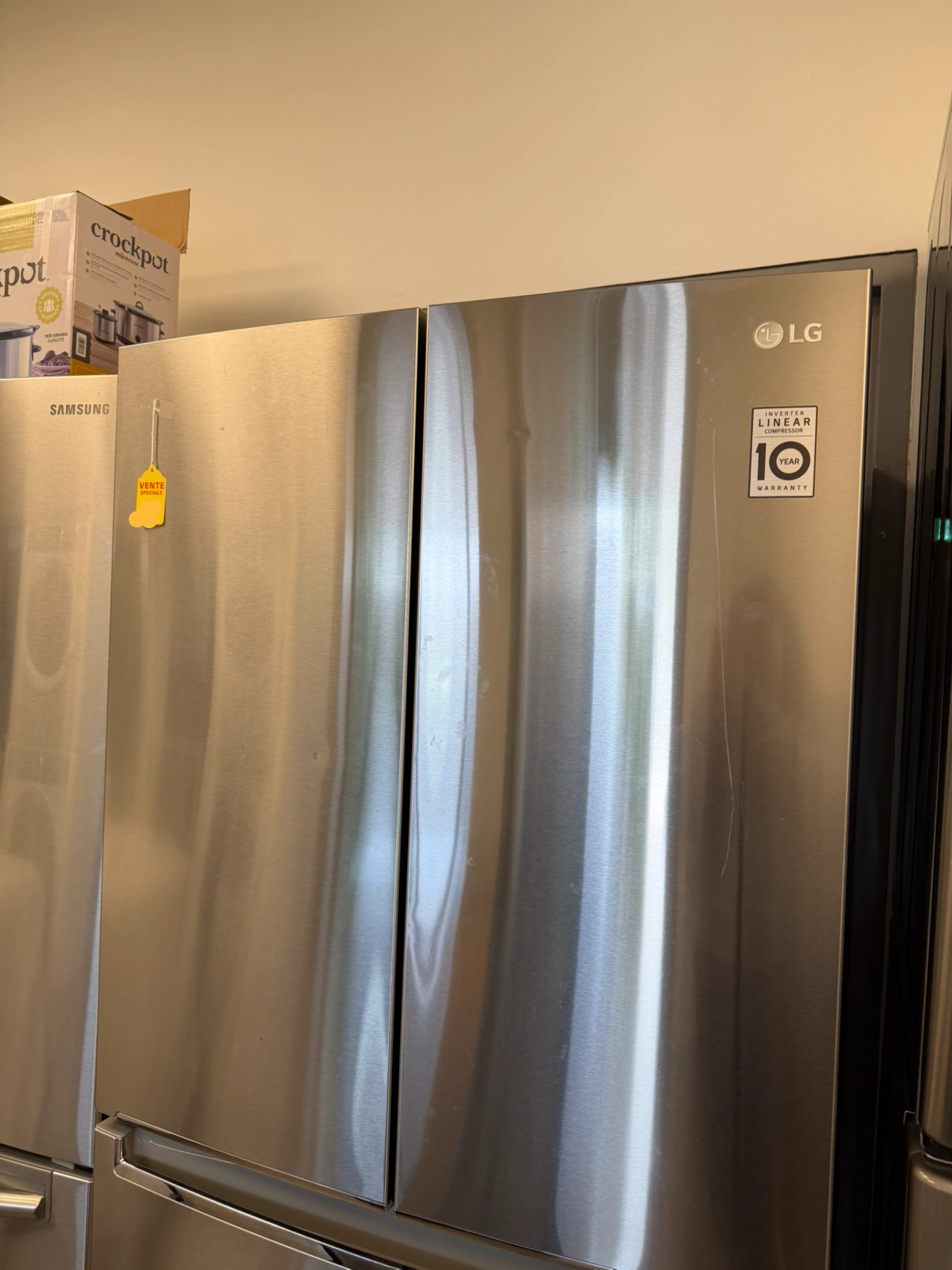 LG French 4 Door Refrigerator with three months of warranty - photo 2