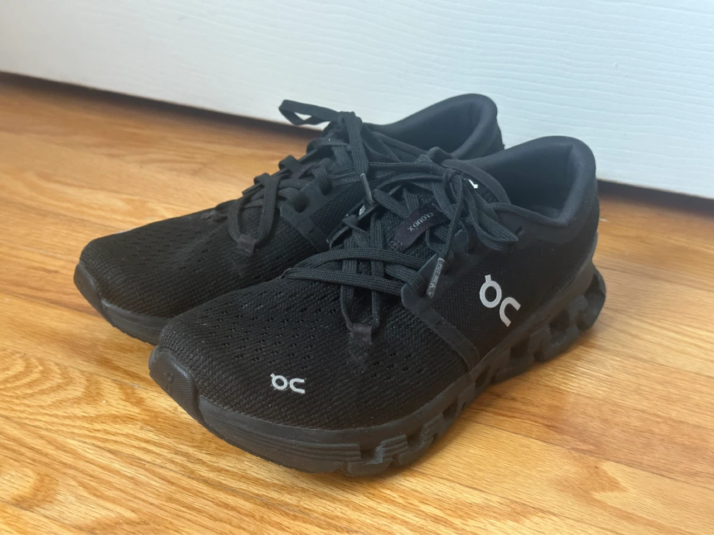 ON Cloud Running Shoes Black-Size 8