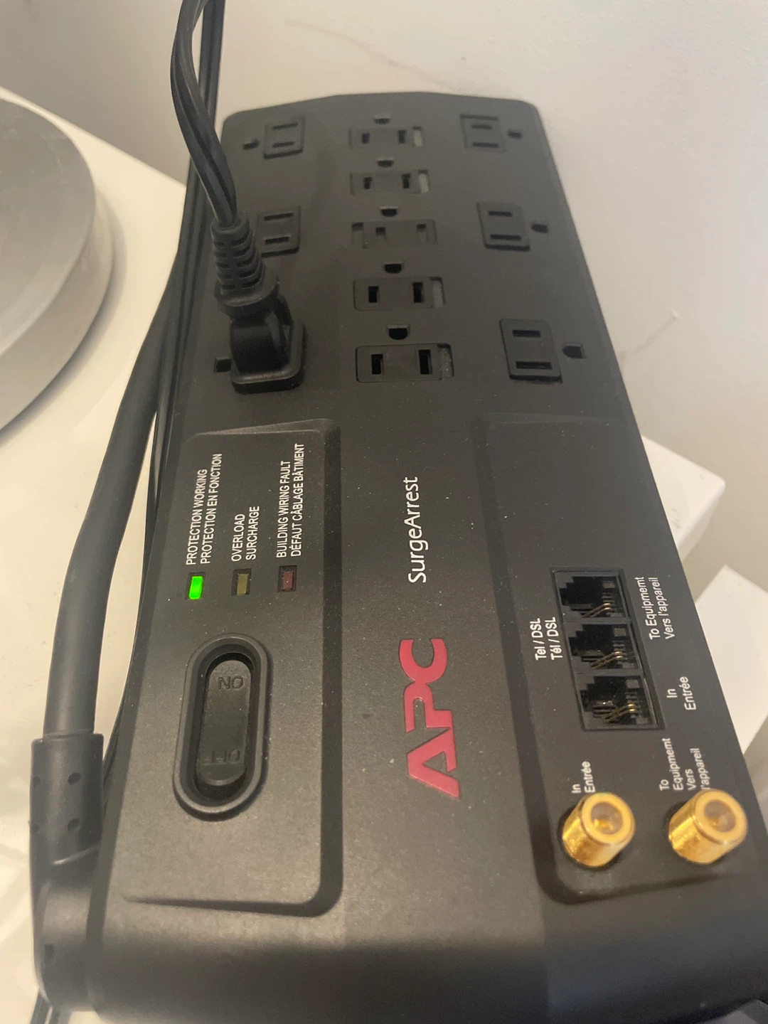 APC SurgeArrest Surge Protector Power Strip - photo 3