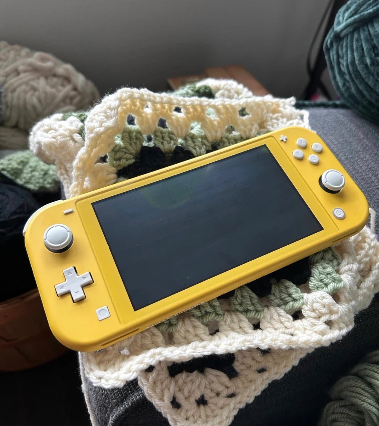 Nintendo Switch Lite Yellow - photo 2