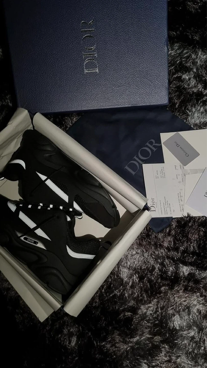 BRAND NEW DIOR B22s | Size 10