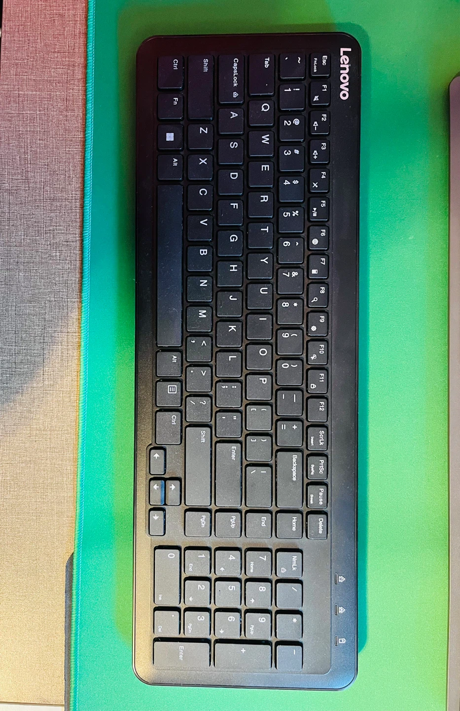Lenovo 300 Wireless Keyboard - US