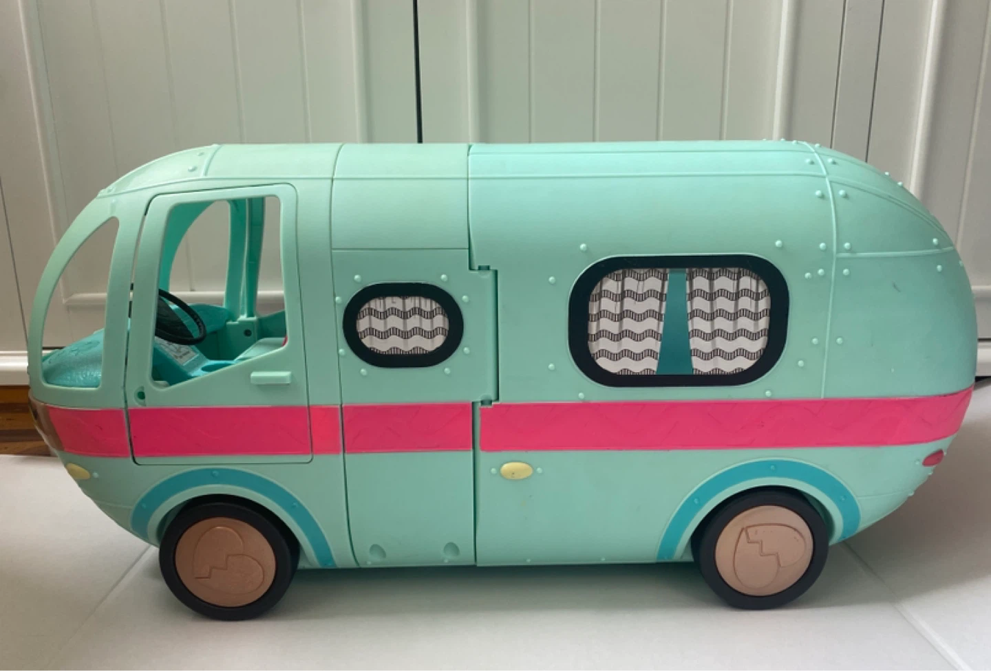 LOL Surprise OMG Doll Camper and Playset