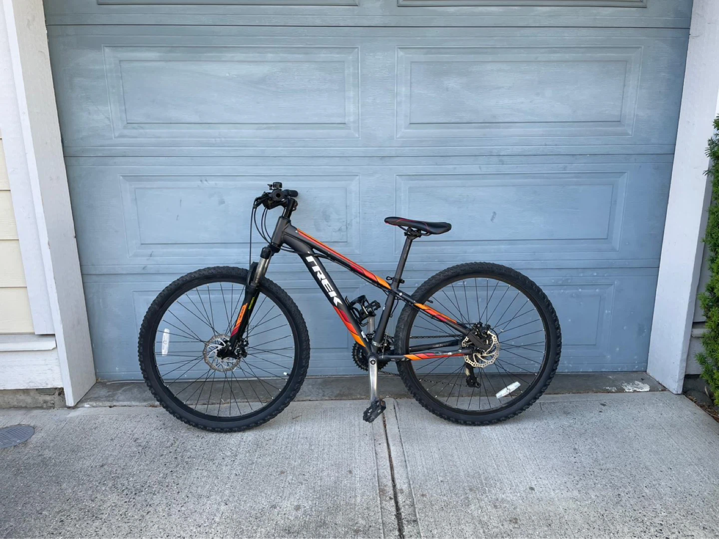 Moving out sale! Trek Marlin Mountain Bike - photo 2