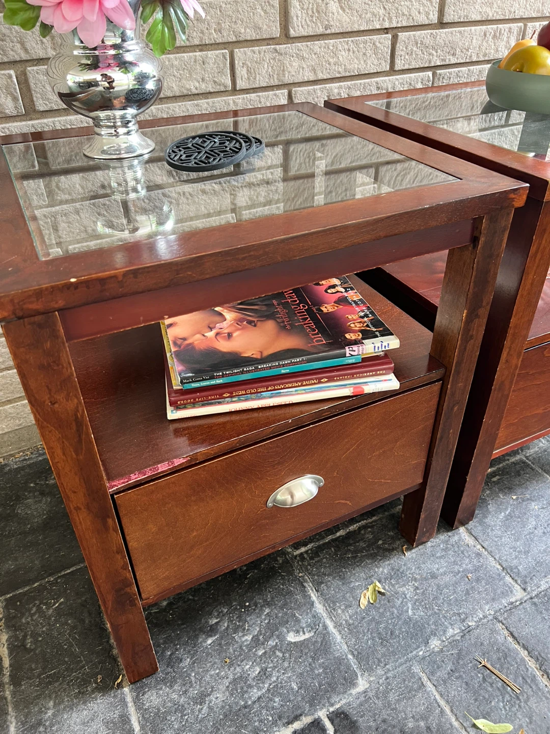 Beautiful matching end tables with accessories - photo 2