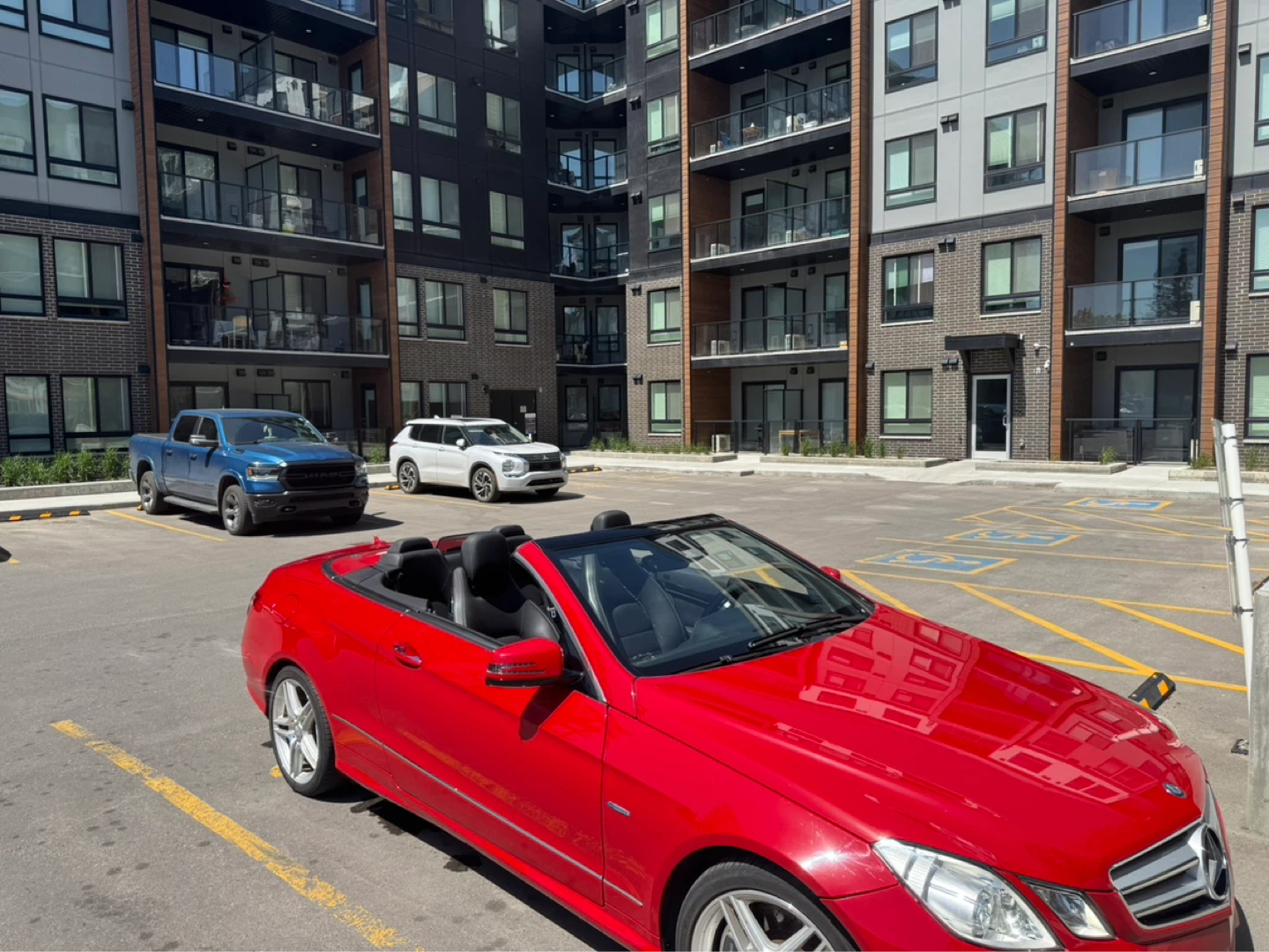 Red Mercedes-Benz E550 Convertible - photo 4