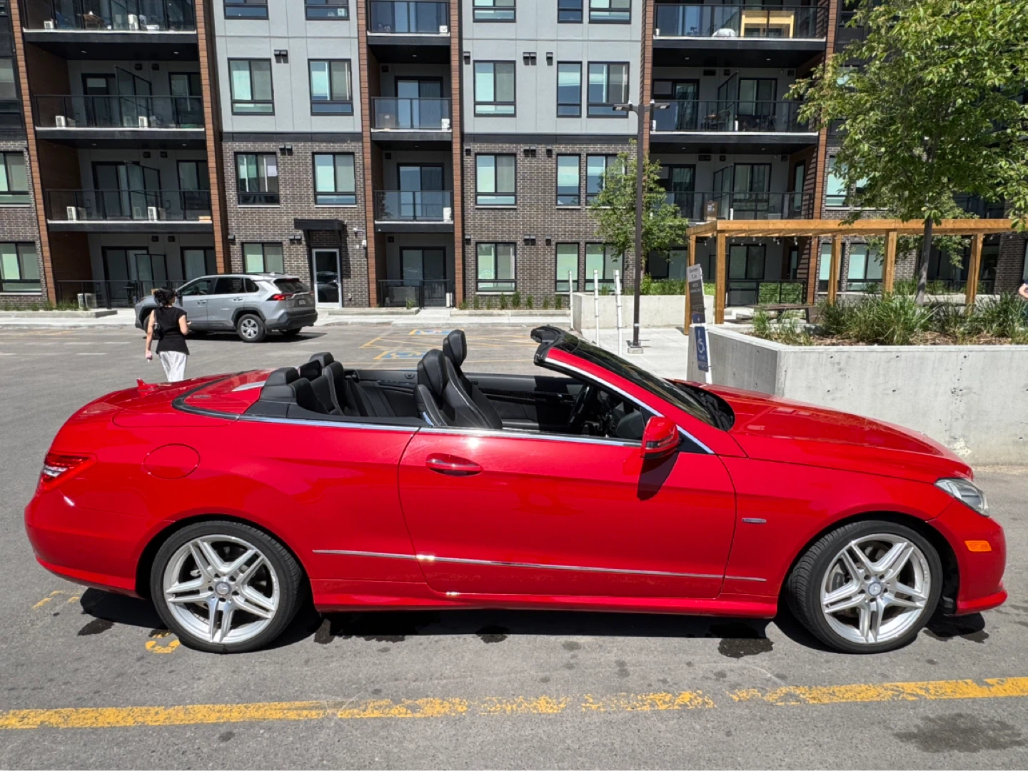 Red Mercedes-Benz E550 Convertible - photo 5