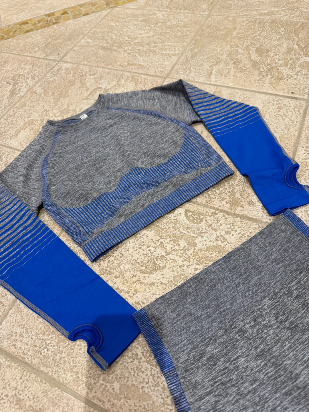 Grey & Blue Workout Set - Long Sleeve Crop Top & Leggings - photo 2