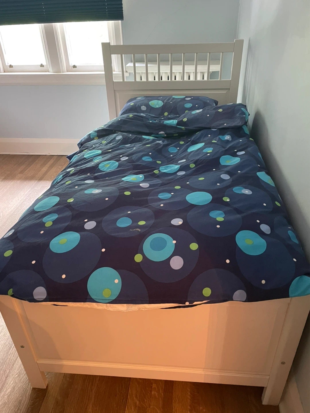 Twin bed frame and box spring - photo 2