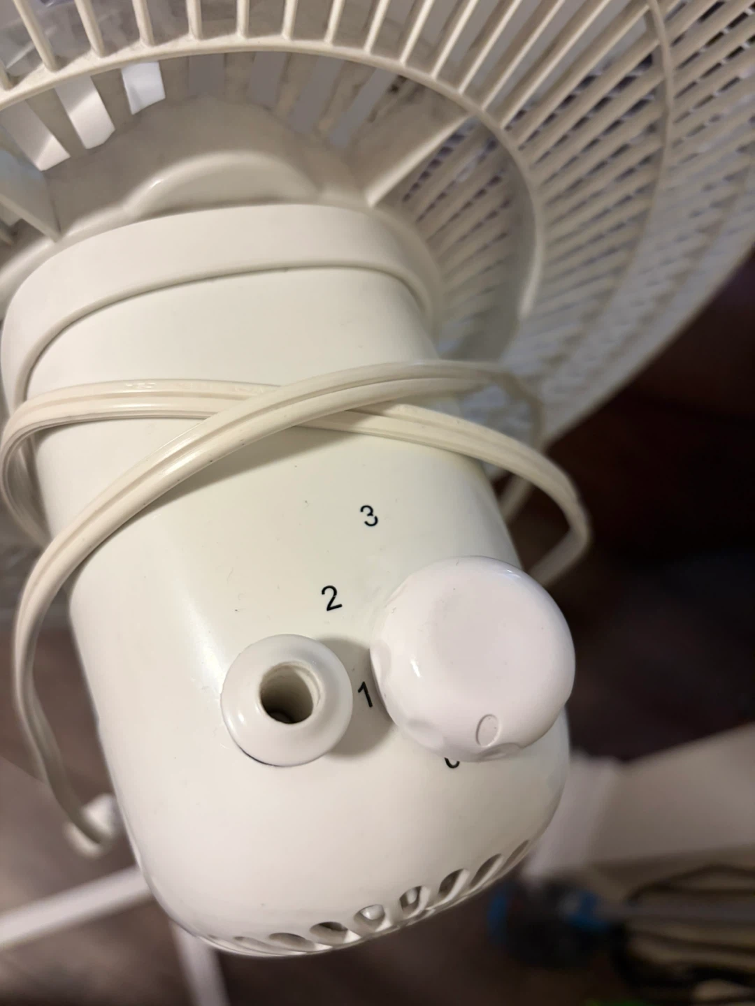 Pelonis White Pedestal Fan - photo 3