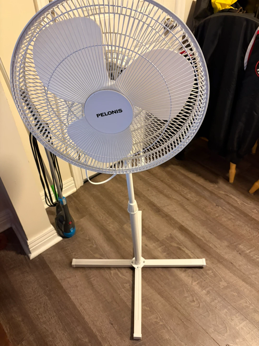 Pelonis White Pedestal Fan