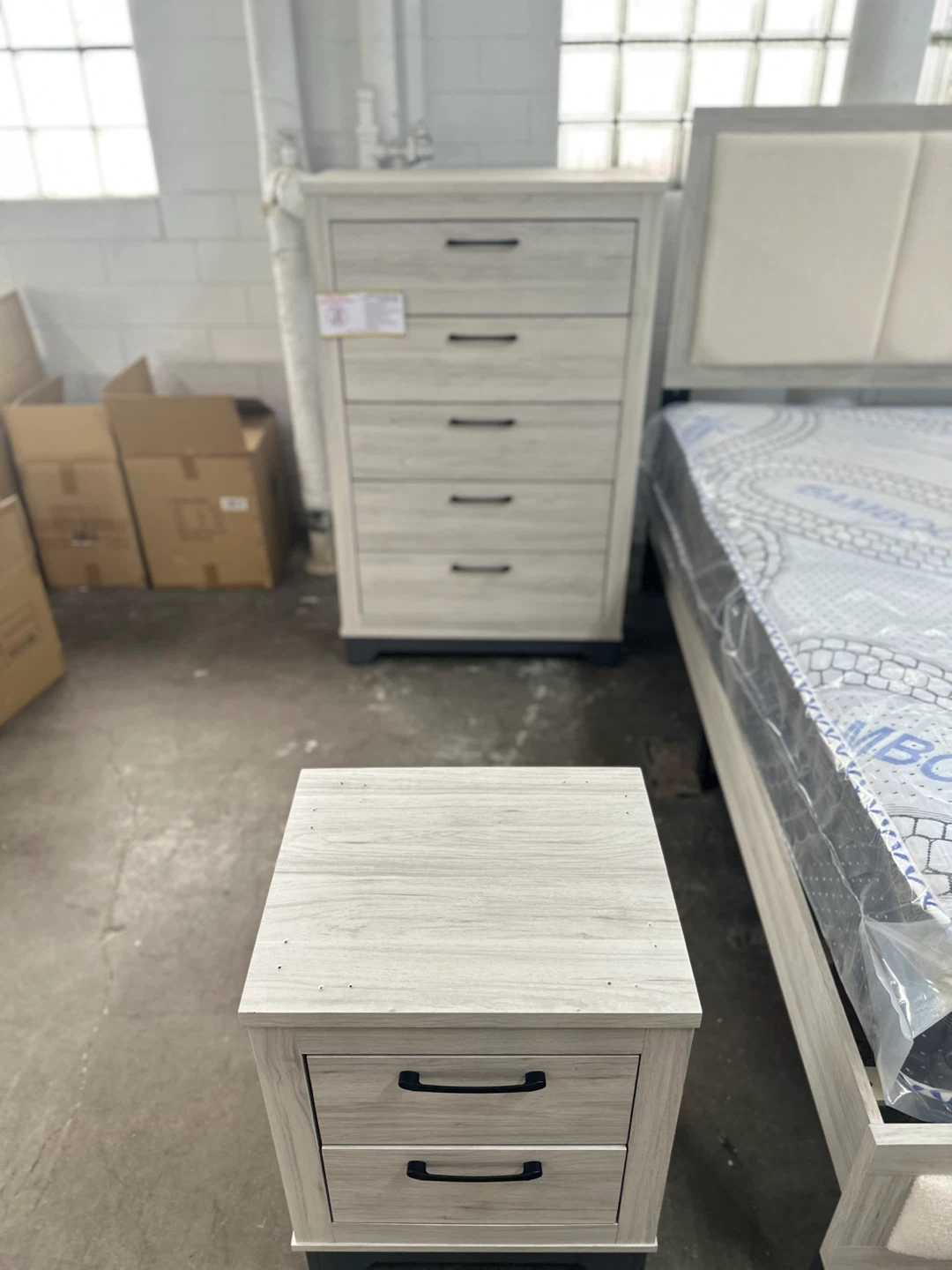 Four piece queen, set dresser, bedframe, mirror, nightstand - photo 2