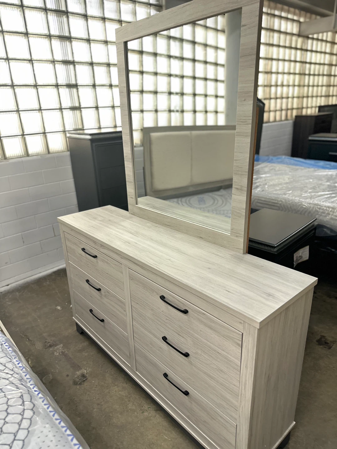 Four piece queen, set dresser, bedframe, mirror, nightstand - photo 4