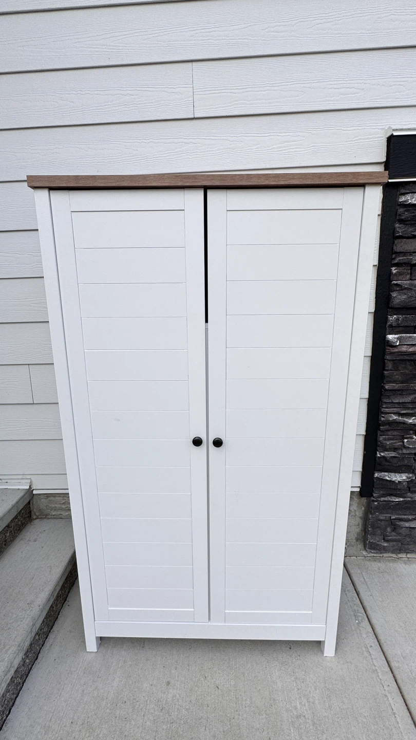 White cabinet with adjustable boards
