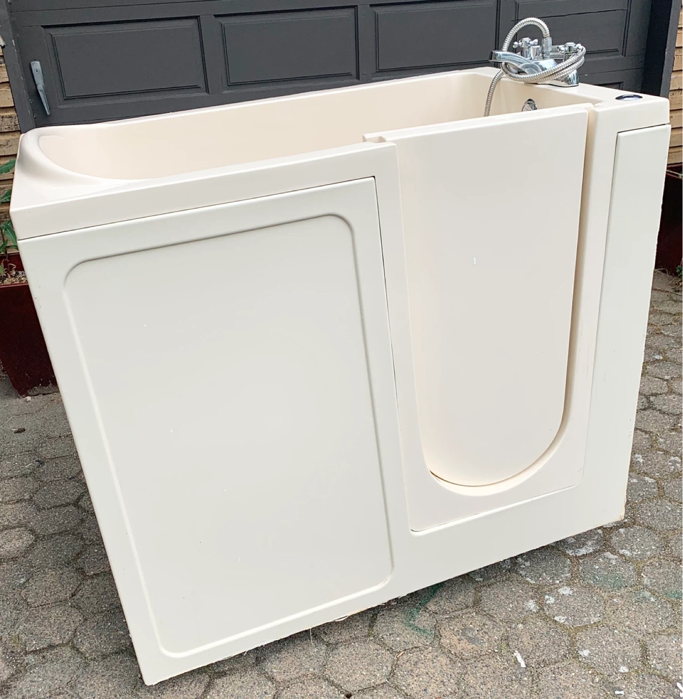 Walk-in Bathtub with Jet System
