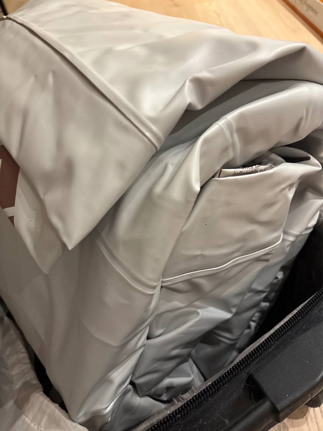 Queen size air mattress - photo 3