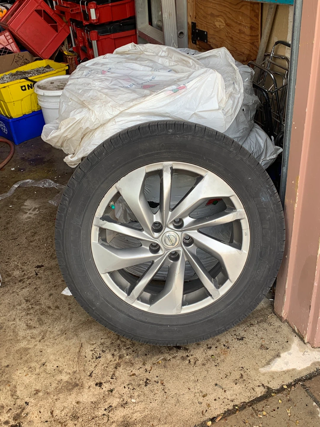 Nissan Alloy Wheels with Tires