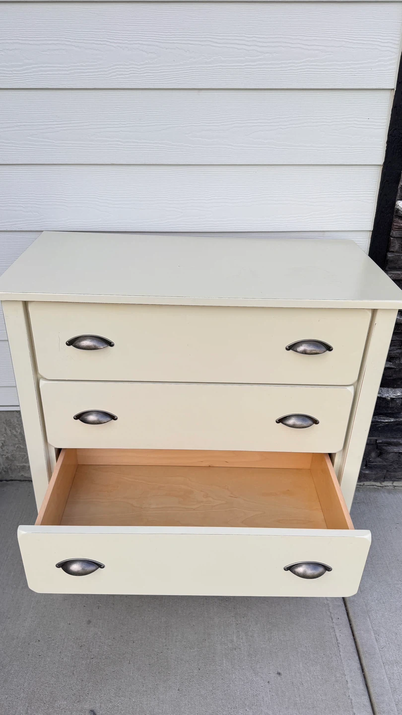 Wooden dresser with 4 drawers - photo 4