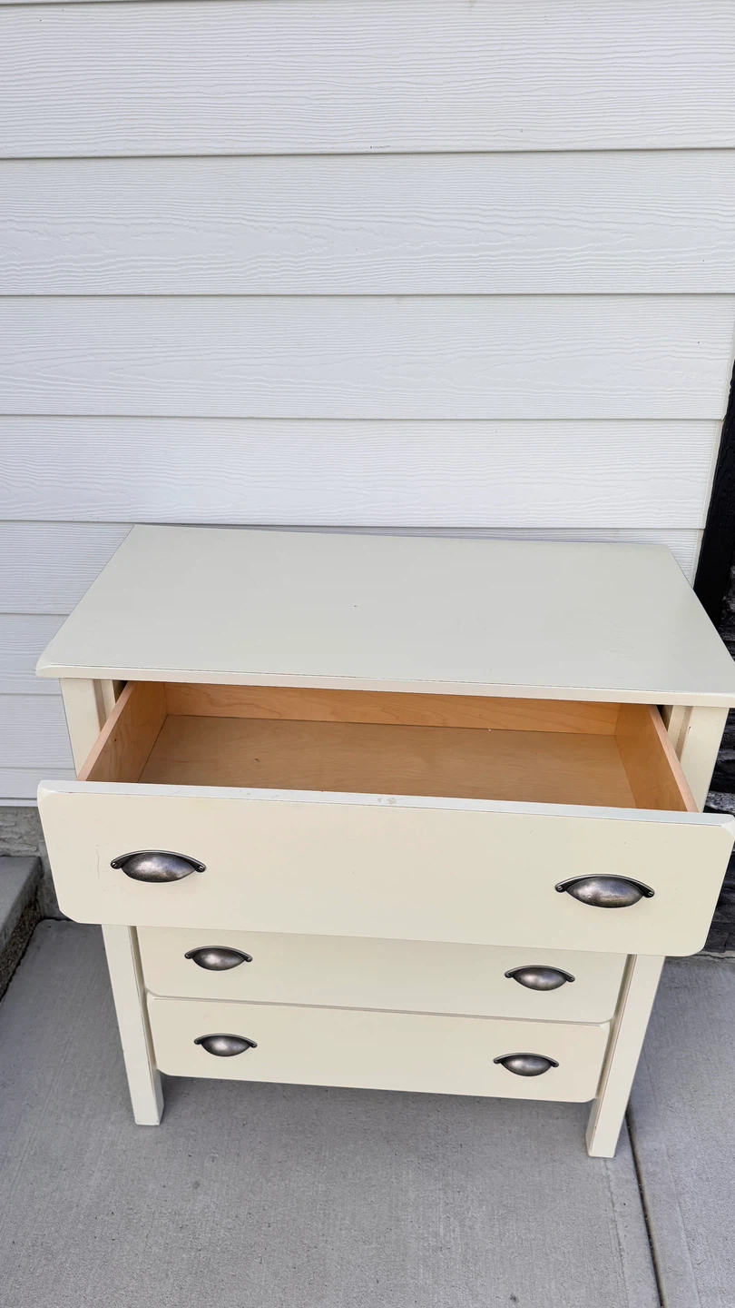 Wooden dresser with 4 drawers - photo 2