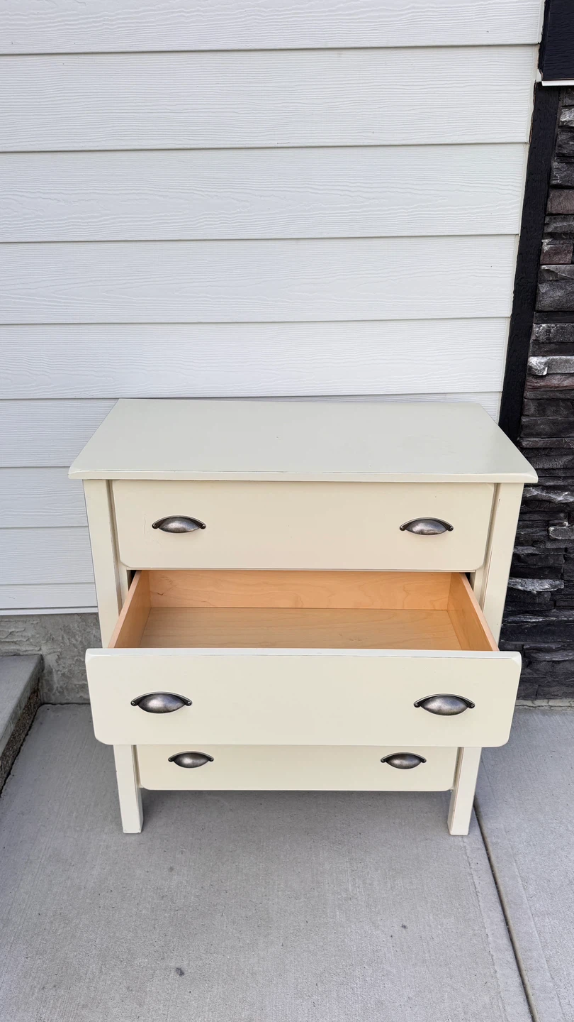 Wooden dresser with 4 drawers - photo 3