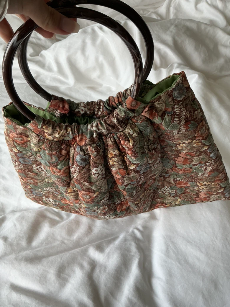 Vintage Floral Quilted Tote with Tortoiseshell Handles - photo 3