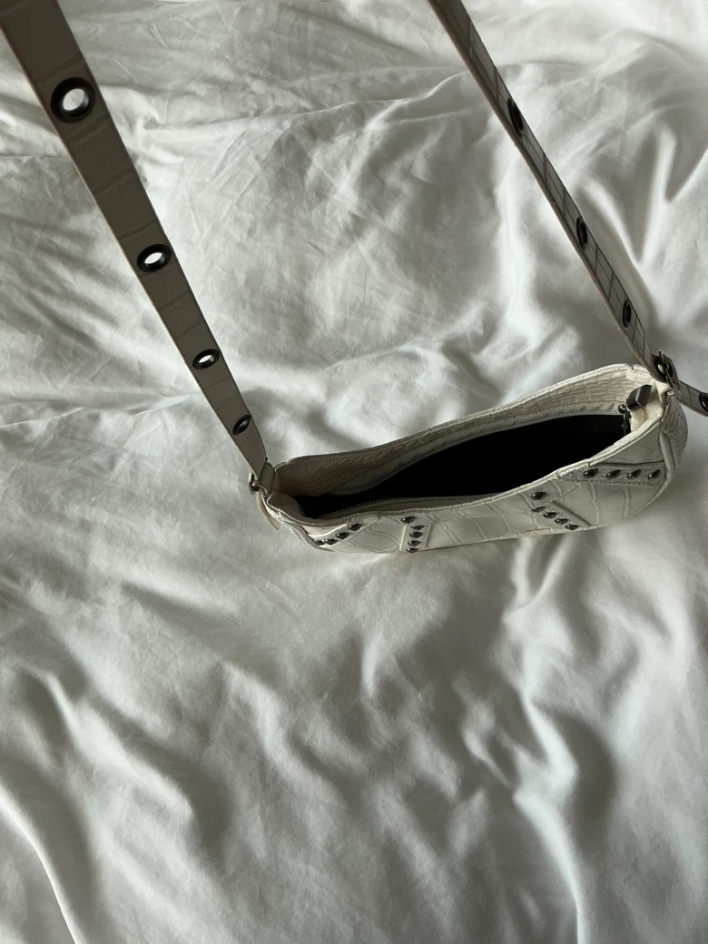 White Croc Embossed Shoulder Bag - photo 3