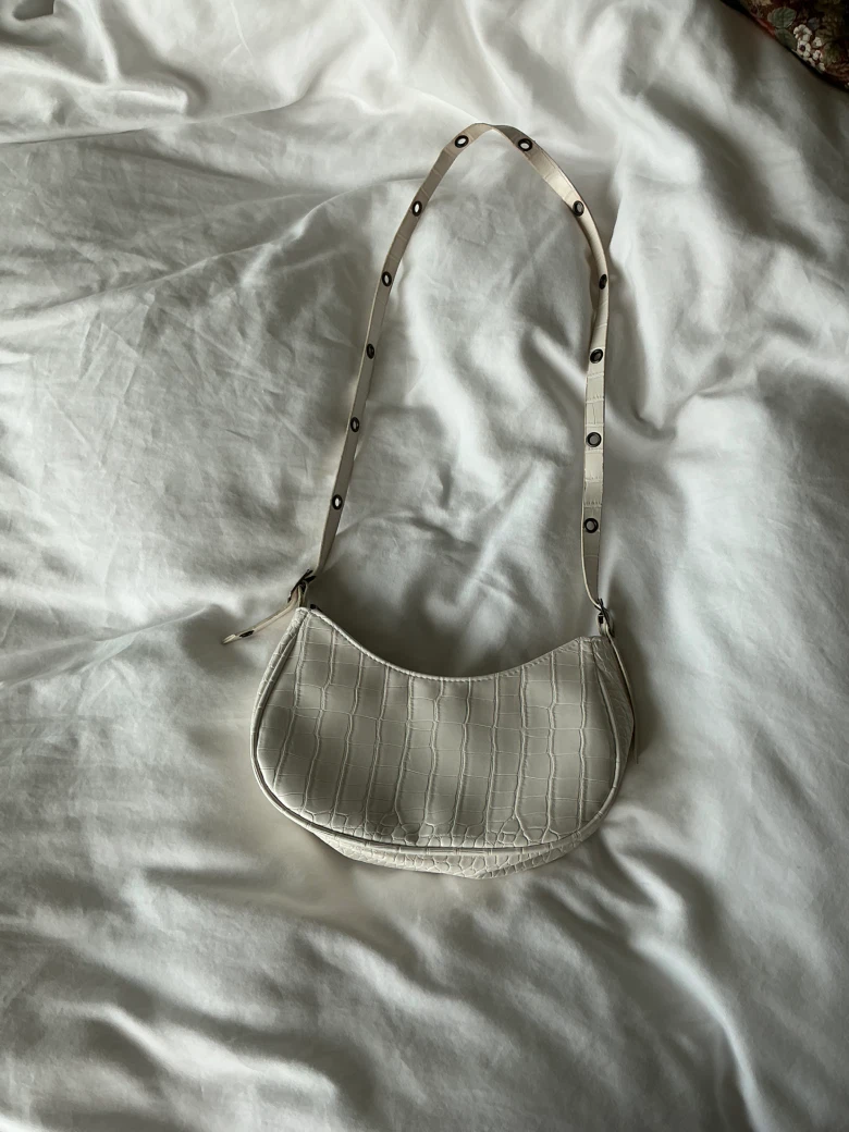 White Croc Embossed Shoulder Bag - photo 4