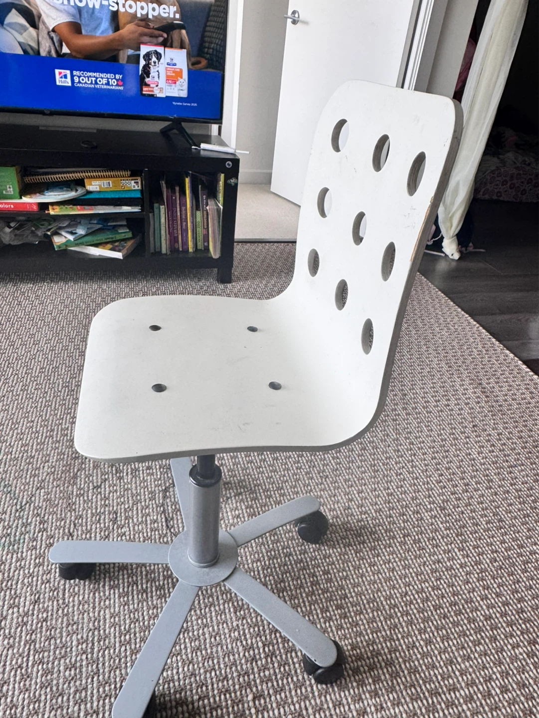 IKEA White Swivel Chair - photo 2