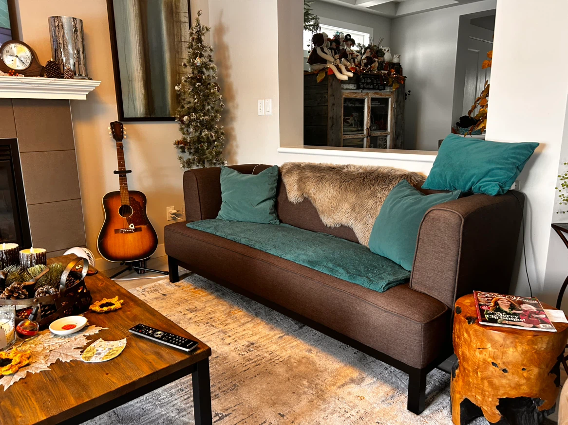 Brown 78” sofa from finesse home furnishings - photo 2