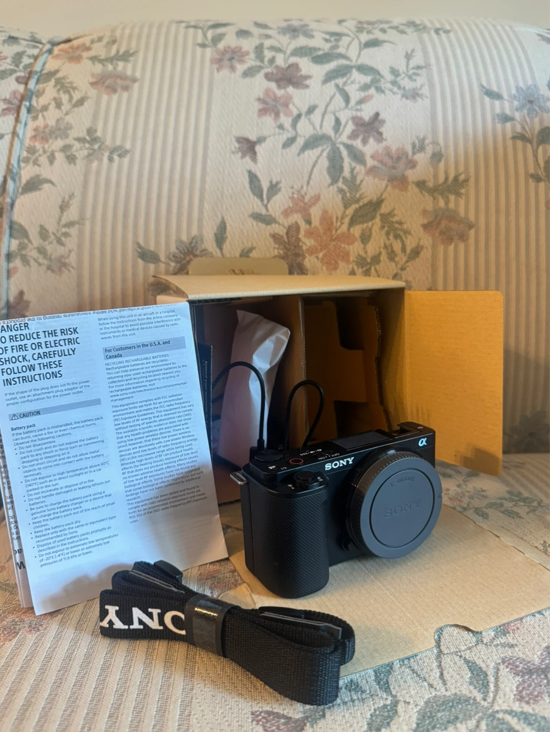 Sony ZV-E10 Mirrorless Camera - photo 2