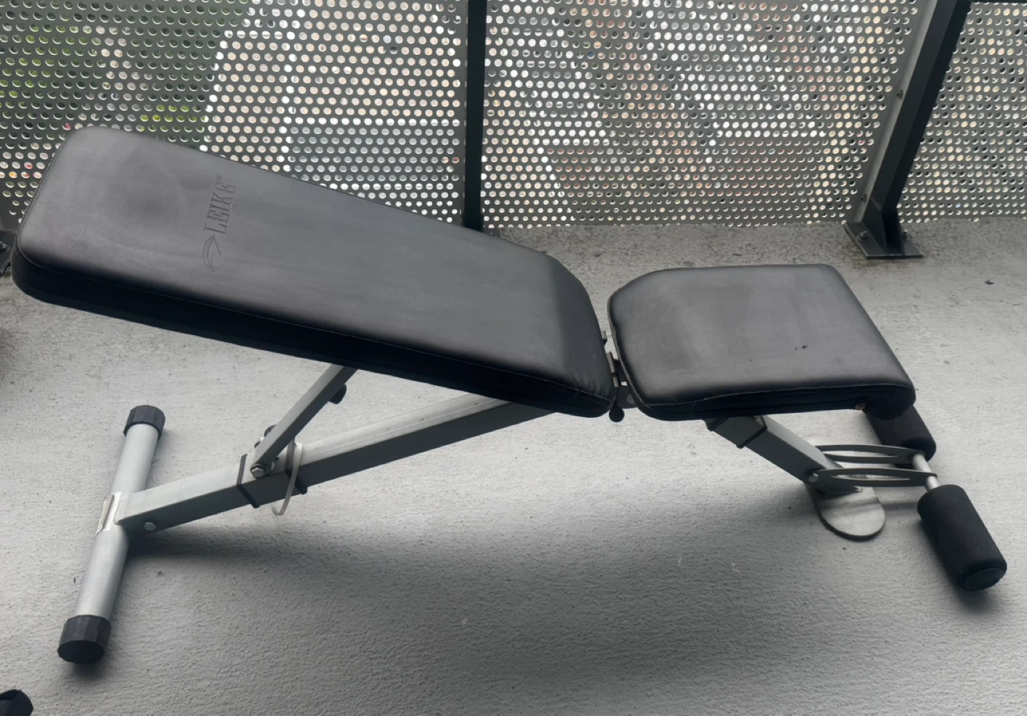 LEIKE Adjustable Weight Bench - photo 2