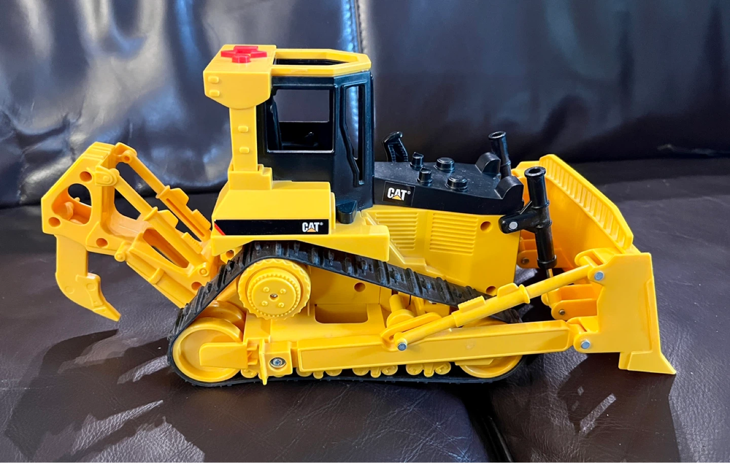 CAT Toy Bulldozer with Grapple - photo 2